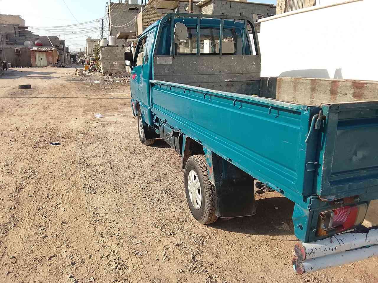 سلام عليكم كية حمل موديل 96سيارة.  كير و مكينة. واكسن وشاصي  كفالة. تخم. تاير باتري جديد  مكان بغداد السعر55 وبيها مجال رقم ***********
