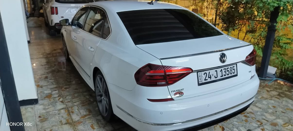 السلام عليكم 
باسات ٢٠١٩ مواصفات Rline
ماشية ١٦٣ مايل حادثها موضح بالصورة بدون دواخل مكينة ٢٠٠٠ تيربو بيها تبخير
اشارات مري
 فتحة 
تبريد قطعتين 
تحديد مسار
توقف ذاتي
حاحب لد
صندوق ذكي
كشنات جلد كهربائي 
شاشة كار بلي
كامرة خلفية السعر ١٢٠$ وبيها مجال  مكان السيارة بغداد الكرخ هاتف ***********
