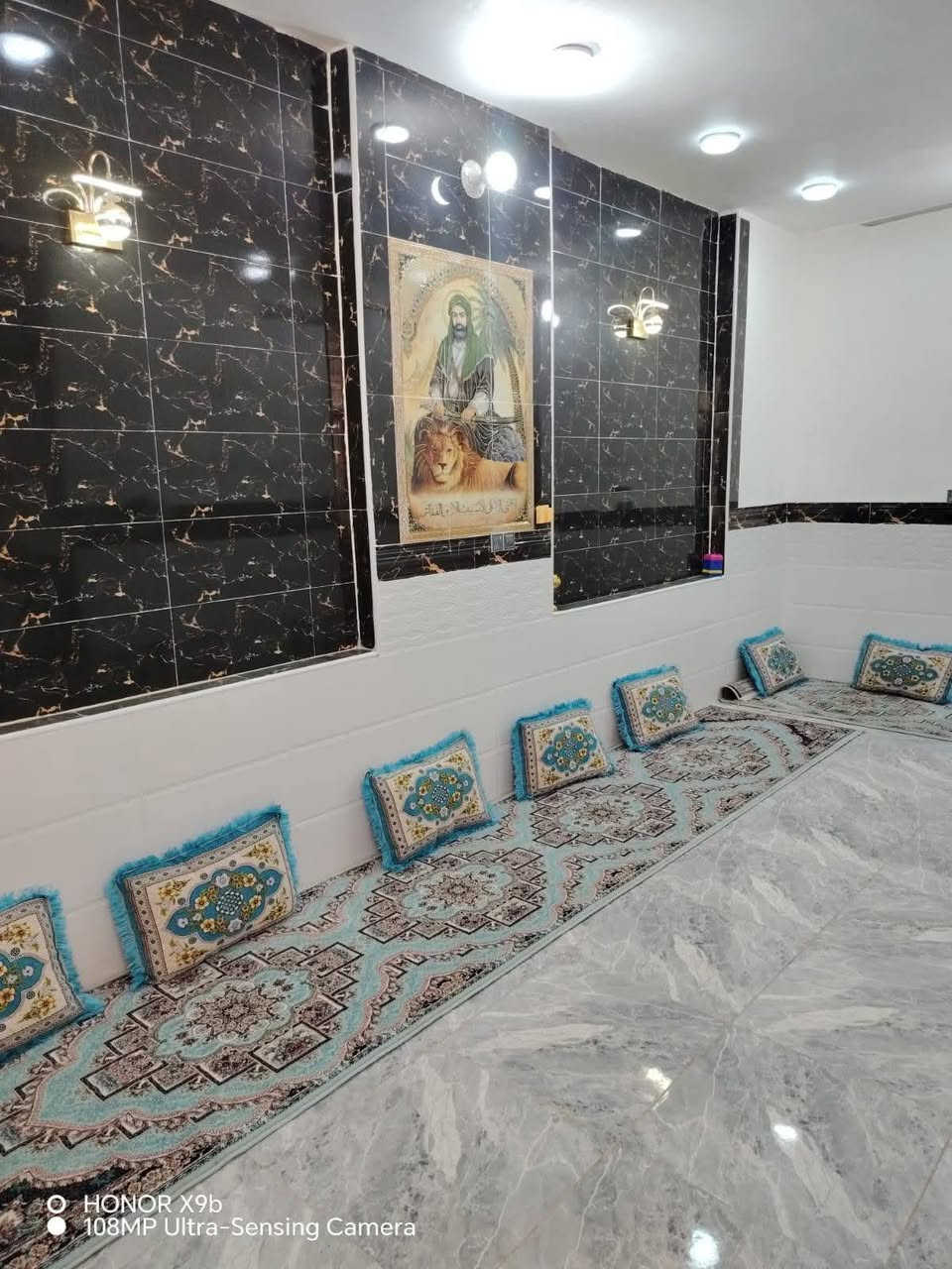 دار للبيع 150م ( مكتب النور)
*********** وتساب

موقع /نجف 🏡شارع المطار

#مقابل قرية الغدير عمود  262 

البناء درجة اولى كامل مفتاح 🔑🏡

غرفتين /صاله/مطبخ / ستقبال/ صحيات/

بناء فول/ اساس + سقف كونكريت +طابوك

البيت كامل مفتاح +خلاطات تانكي مراوح كيزرات 

ألخدمات 🏡 #البيت مقابل قريةالغدير 

ماء/كهرباء/مدارس/سوق/تبليط/لحد الباب

