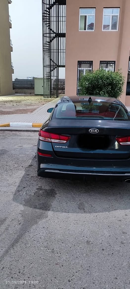 السلام عليكم
للبيع كيا أوبتيما موديل 2019 وارد امريكي رقم بغداد الجديد  سنويه لغاية 2031 لون رصاصي فول مواصفات ماعدا البانوراما ضريتها باب وجاملغ خلفي الجهه اليمين والسونار موجود رايدها ب12200 مكان السيارة بغداد / العامريه للاتصال على الرقم 
***********
