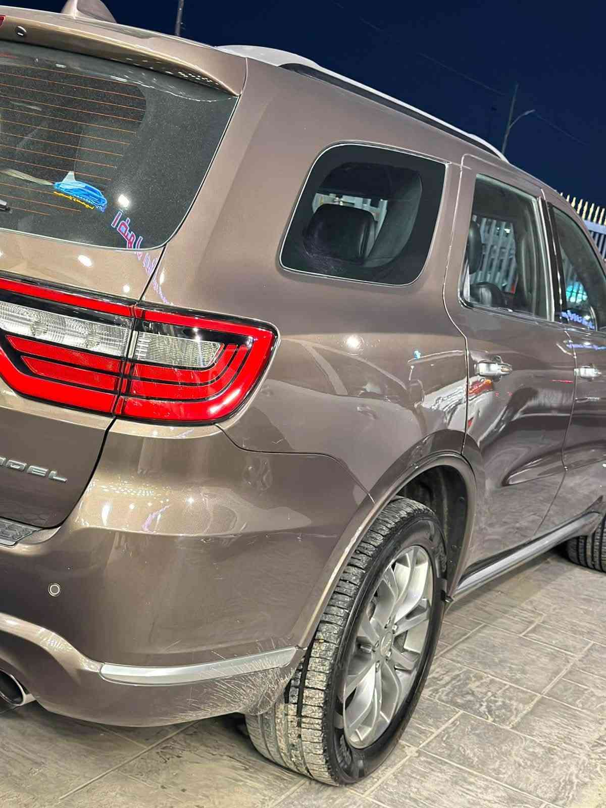 السلام عليكم
دورنكو سيتادل

‏  Dodge Durango Citadel (اعلى فئة) 

فول مواصفات

•الضرر: دعاميه وچاملغ عالبارد

•الرقم: مرقم بغداد 

•الايرباكات:  ودشبول

•المواصفات :

▪️السيارة: دودج دورانكو CITADEL 

▪️الموديل: 2018

▪️المحرك: 3.6L . V6 (ستة سلندر)

▪️ توقف ذاتي 

▪️حجم الويل: ويل كب حجم 20 مع طقم تايرات بحالة ممتازة

▪️لايتات زينون مع حاجب LED مع كشافات دعامية زينون

▪️فتحة سقف 

▪️غرفة السيارة جلد لون اسود اصل

▪️حساس امامي

▪️حساس خلفي

▪️گير شفتر بالستيرن للتحكم بالگير العادي

▪️شاشة الدشبول حجم كبير

▪️تحكم فول كهرباء لكرسي السائق والراكب

▪️كشن ذاكرة (خزن ميموري) لكرسي السائق

▪️ثلاث قطع تبريد

▪️تدفئة وتبريد للكشنات الامامية

▪️تدفئة فقط للكشنات الخلفية

▪️سستم صوت

▪️تشغيل عن بعد

▪️جنطة كهرباء

▪️تحكم ستيرن جهتين بلوتوث وحاكية وكروس سرعة وتحكم صوت 

▪️نظام ABS مانع انزلاق

▪️السيارة فول مواصفات ،.

السعر المطلوب:190

العنوان📍بغداد مشتل

 

للاستفسار☎️:***********

نص مكتوب في الصور:
- 657172839X