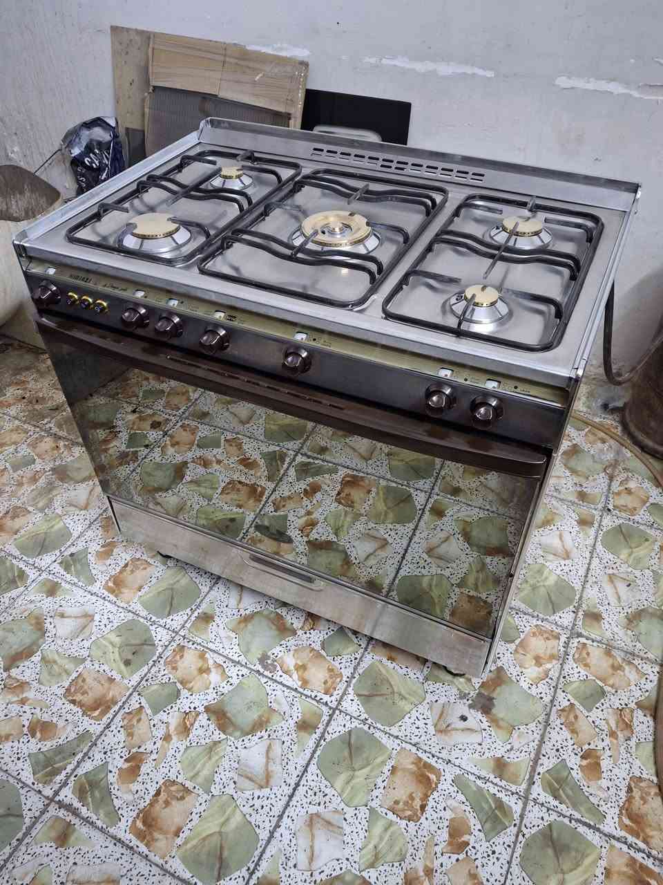 البيع طباخ كريازي مصري باب الول نضافه ٩٠ بل ١٠٠ السعر ٣٥٠ الف العنوان طارميه مقابل البلديه ***********# واتساب ✅️✅️ ضمان 😍🥰الجامه الفوك موجوده
