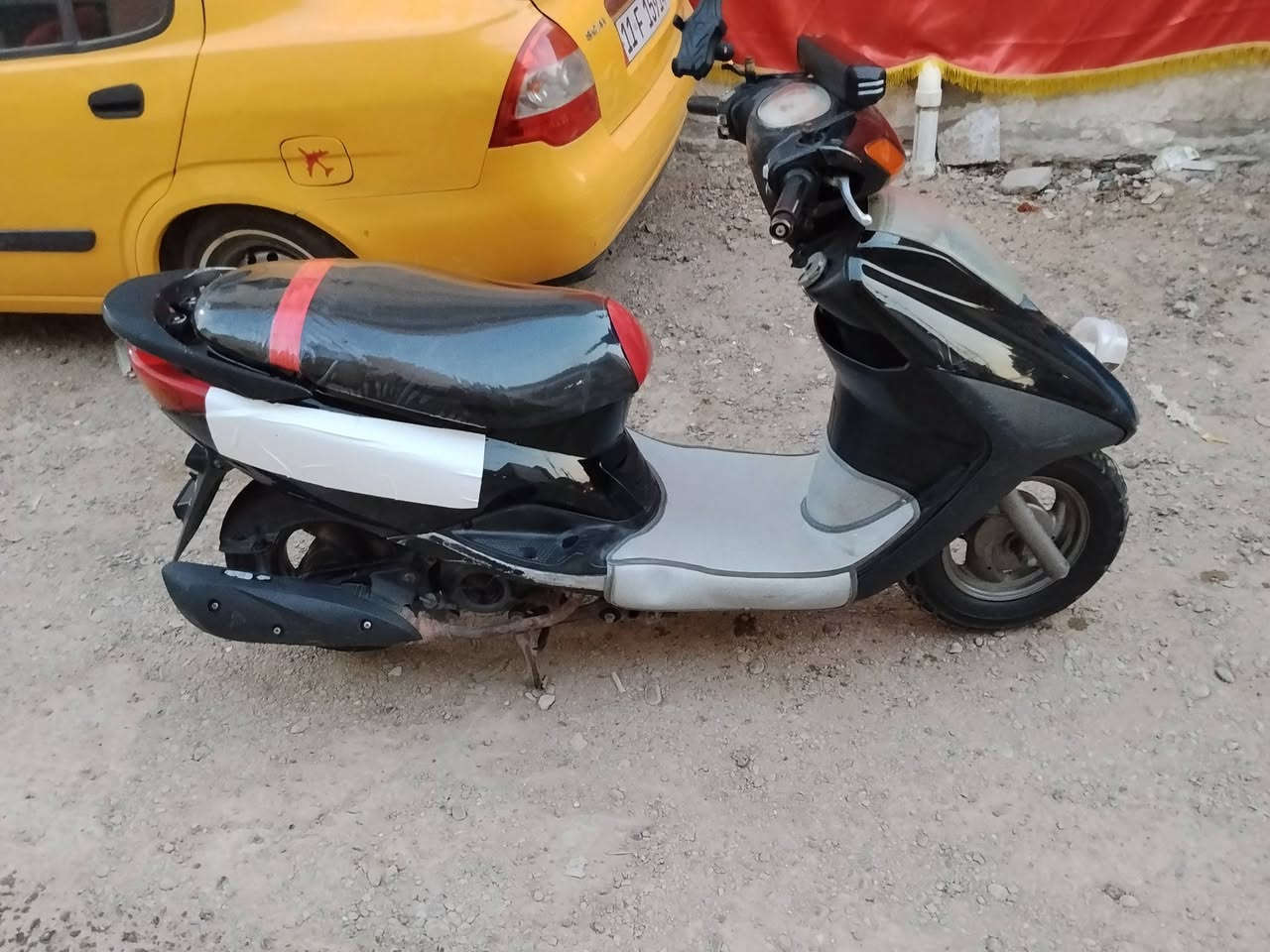 بريز نوزل
الدراجه مكينة نضيفة لا نضوح ولا تبخير
كلجاتهة حلوة تايرات جدد بيهة سماعة مثبت تلفون 
كفراتهة تجاري اصلي للجمالية 
بيهة ضعف فيتبم وخيط اكسل ممبين سعر 675 
***********
