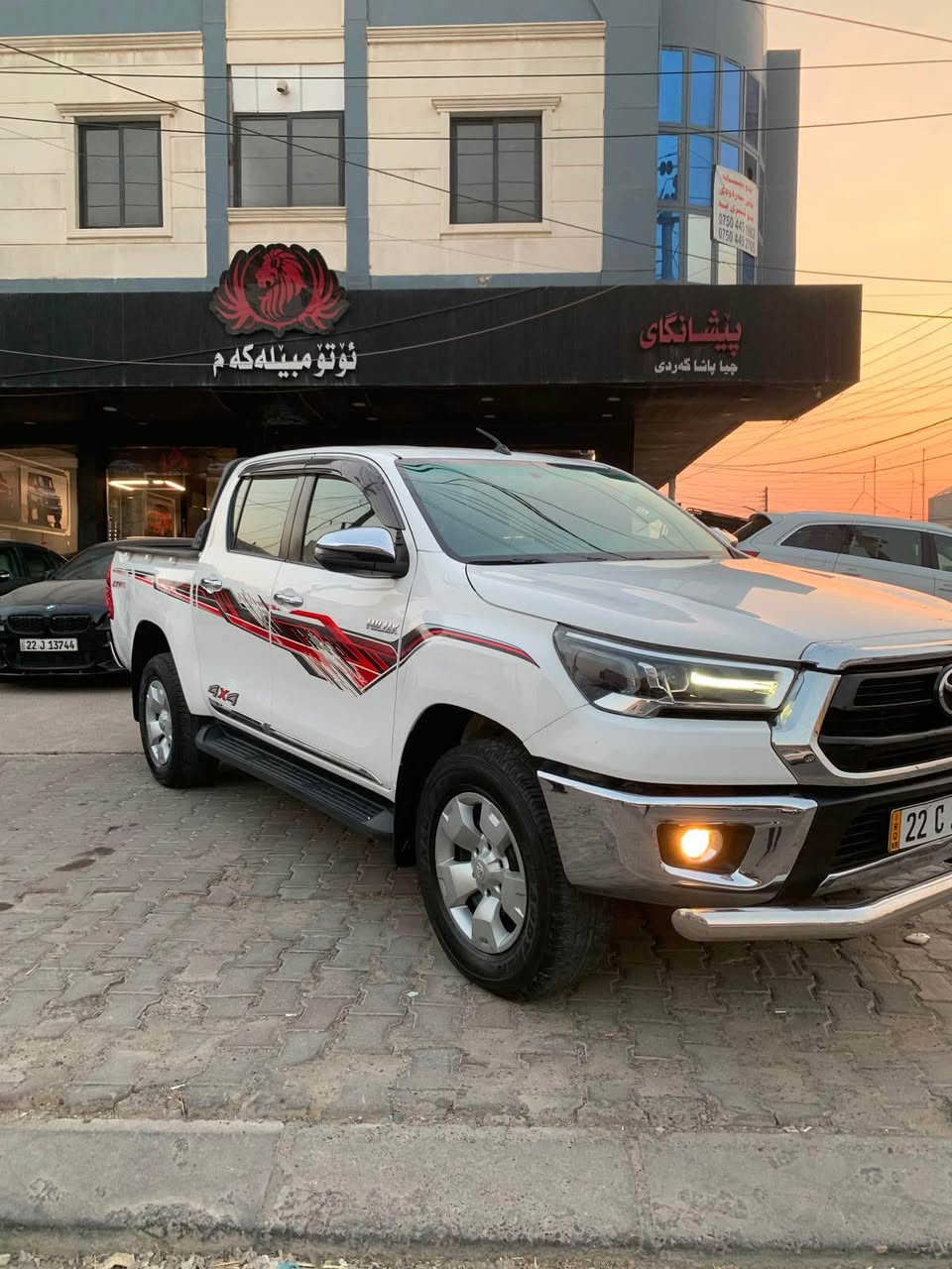 Toyota Hilux 2021 شەریکە جیهان 
دەرکەی سایەق بستەک PDR 
بۆدی پشتی دوو بست تعدیل 
بێ ژورێ بێ ئێڕباگ 
مەکینەی V4 ی کەپس 
رەقەم هەولێر سەنەوی نوێیە 
١٣٨ هەزار کم رۆیشتییە گێڕ عادی 
نرخی ٢٤٥ وەرەقە و مەجال
***********📞 أربيل, العراق
