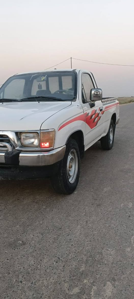 سلام عليكم بيكم للبيع موديل 98 سياره مقفوله كفاله عامه سياره جديده جاهزه من كل شيء***********
