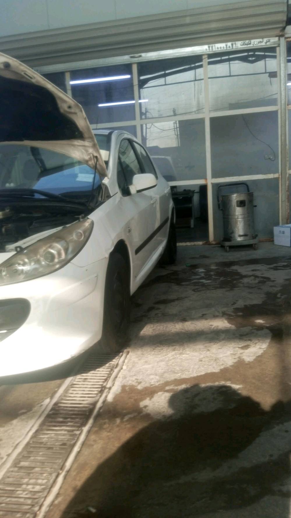 بيجو فرنسي 307 موديل 2006 مكفولة صدرها 80% محرك گير مكفول تبريد سيارة جاهزة مرتبه 
السعر 60ورقة وبيها مجال
وين موجودة السيارة بأي محافظة/منطقة؟ وهل تقبل فحص على السوم؟: 
بغداد
شنو مواصفات البيجو 307 أكثر: حجم المكينة، القير عادي لو أوتوماتيك، وبها أيربگات/شبابيك/مكيف شغّالة؟: 
مكيف شغال وگير اوتوماتيك