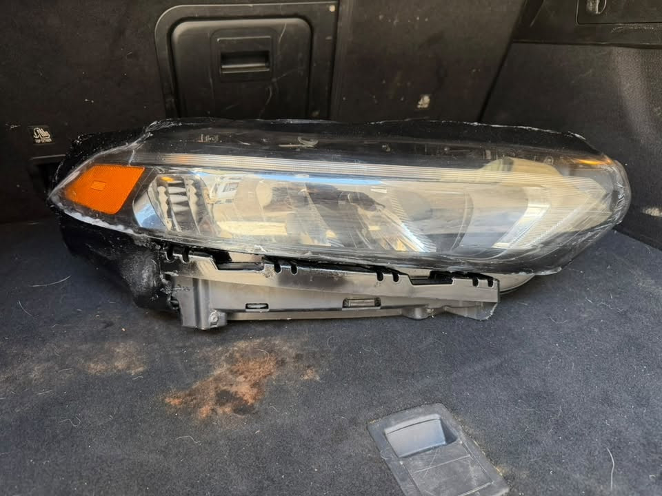 لايت دودج هورنت يمين مع الماسكة
مصلح وكلشي بيه شغال ناصي عالي لد واشاره
صار عليه بـ 425$
قفله هسه 350$ تسهيل امر وتعرفون بيش الجديد هسه

***********
