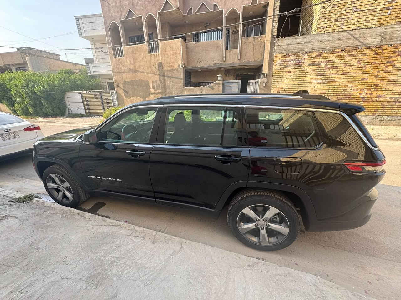 جيب الشكل الجديد اسود خليجي وكاله هارلم 

الموديل: 2021 لمتدد فول مواصفات بانوراما 

المواصفات:
* نظام دفع رباعي 4X4 متطور
* فتحة سقف بانوراما
* الصندوق كهربائي بخاصية البصمة
* ويل ألمنيوم قياس 20 انج
* شاشة التحكم الرئيسية لمس بنظام Uconnect 5 بقياس 10.1 انج مع نظام ملاحة
* شاشة القيادة الرقمية بقياس 10.25 انج
* رادار تفاعلي مع خاصية التوقف والانطلاق
* تحذير النقطة العمياء
* تحذير الخروج عن المسار
* نظام المحافظة على البقاء في المسار
* خاصية المساعدة على التوجيه في التقاطعات لتفادي الحوادث
* حساسات أمامية وخلفية
* المرآة الداخلية مزودة بشاشة لعرض الكاميرا الخلفية
* نظام مانع تصادم خلفي
* نظام القيادة شبه الذاتية
* المقاعد الأمامية مبردة ومدفأة
* المقاعد الخلفية مدفأة
* مقعد السائق والراكب كهربائي
* مقعد السائق ذاكرة
* نظام آبل كاربلاي و أندرويد أوتو لاسلكي
* نظام صوتي فاخر 9 سماعات من ALPINE
* دخول ذكي (بصمة)
* نظام التشغيل عن بعد
* مصابيح أمامية أوتوماتيكية مع مصابيح نهارية وكشافات ضباب LED
* نظام التحكم التلقائي في الضوء العالي
* مساحات زجاج أمامي حساسة للمطر
* شاحن هاتف لاسلكي
* أنماط قيادة متعددة رياضية والطرق الوعرة
* وسائد هوائية أمامية متعددة المراحل ووسائد هوائية جانبية ووسائد هوائية أمامية وخلفية
* نظام التحكم الإلكتروني بالثبات
سياره جديده ونظيفه محرك جديد مصارلي كم يوم من شديته 

السعر 288 وبيها مجال 
رقم الهاتف ***********
