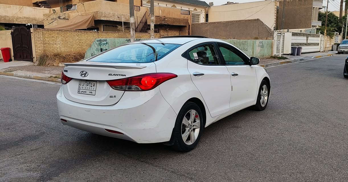 سلام عليكم.... 
هونداي النترا 2014 خليجي كامل موصفات GLS #النترا 
ماشيه 119 كم
محرك دوش 1800
تبديل باب خلفي الايمن الخلفي نفس الون
بيهه طخه خفيفه بلجاملغ بلهلال 
سياره جاهزه مابيهه نقص
مكان بغداد العامرية
سعر 115$ورقه 
للاستفسار
***********
