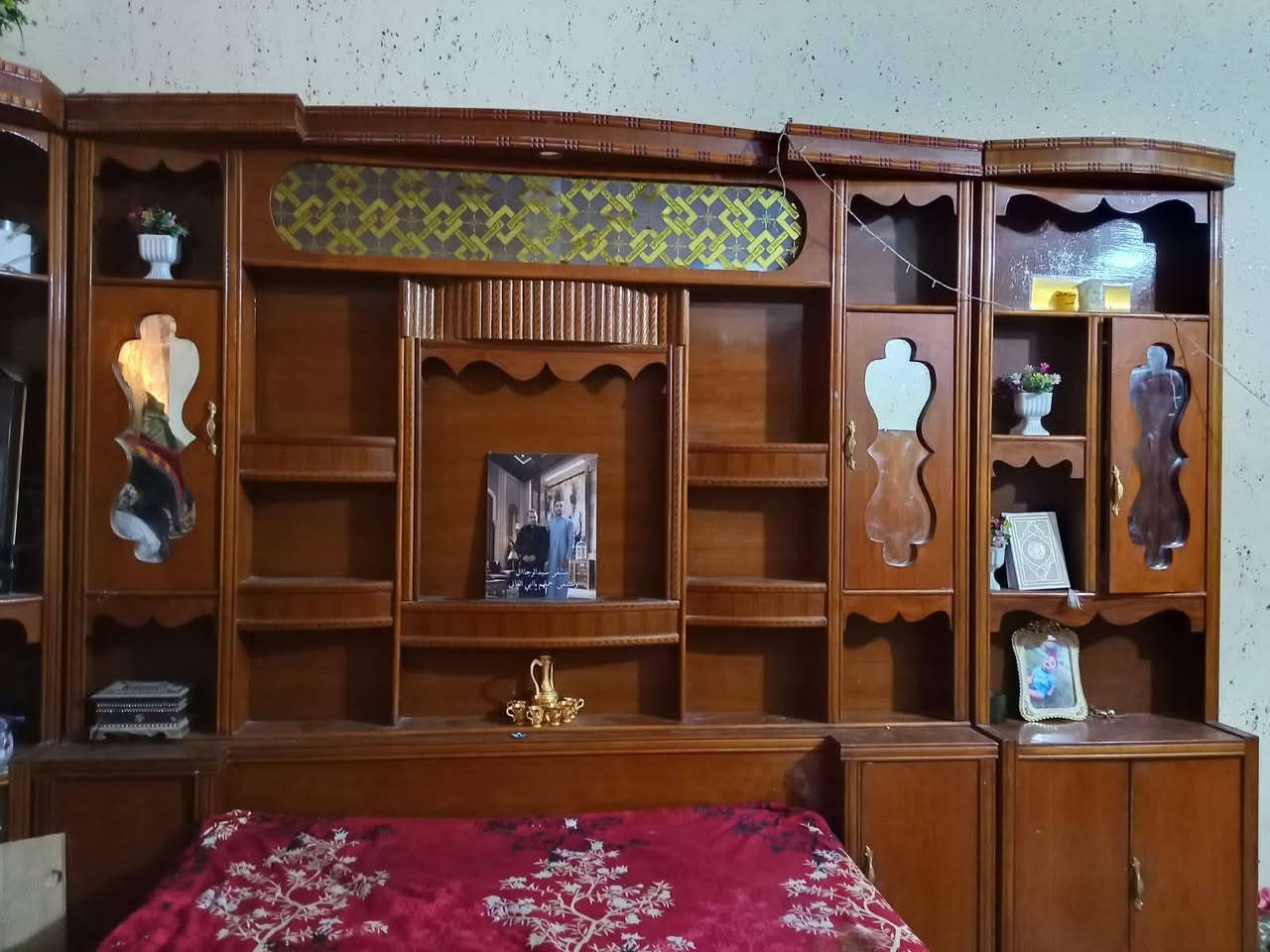 توجد غرفه البيع السعر ٨٠٠ الف نضيفه كلش الاستفسار اتصل ع ***********
