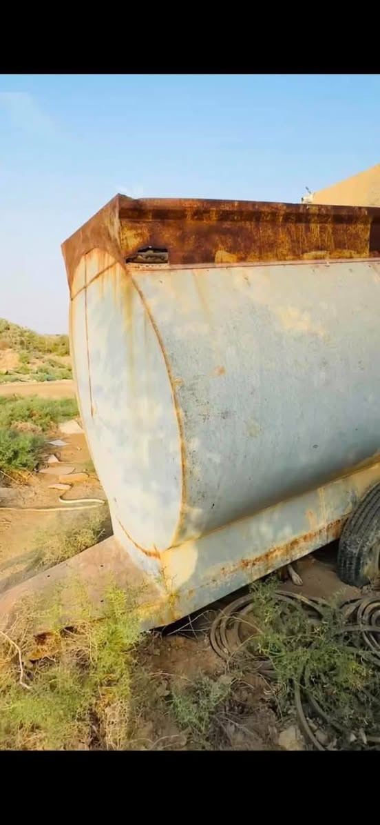 ١٠ براميل • مقطور حديد