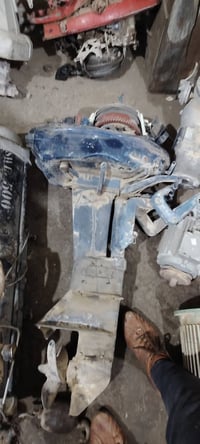ماطورات زوارق عددهن 12 ابيعهن كلهن سويه سعر الواحد 250 وبيه مجال رقم 0...