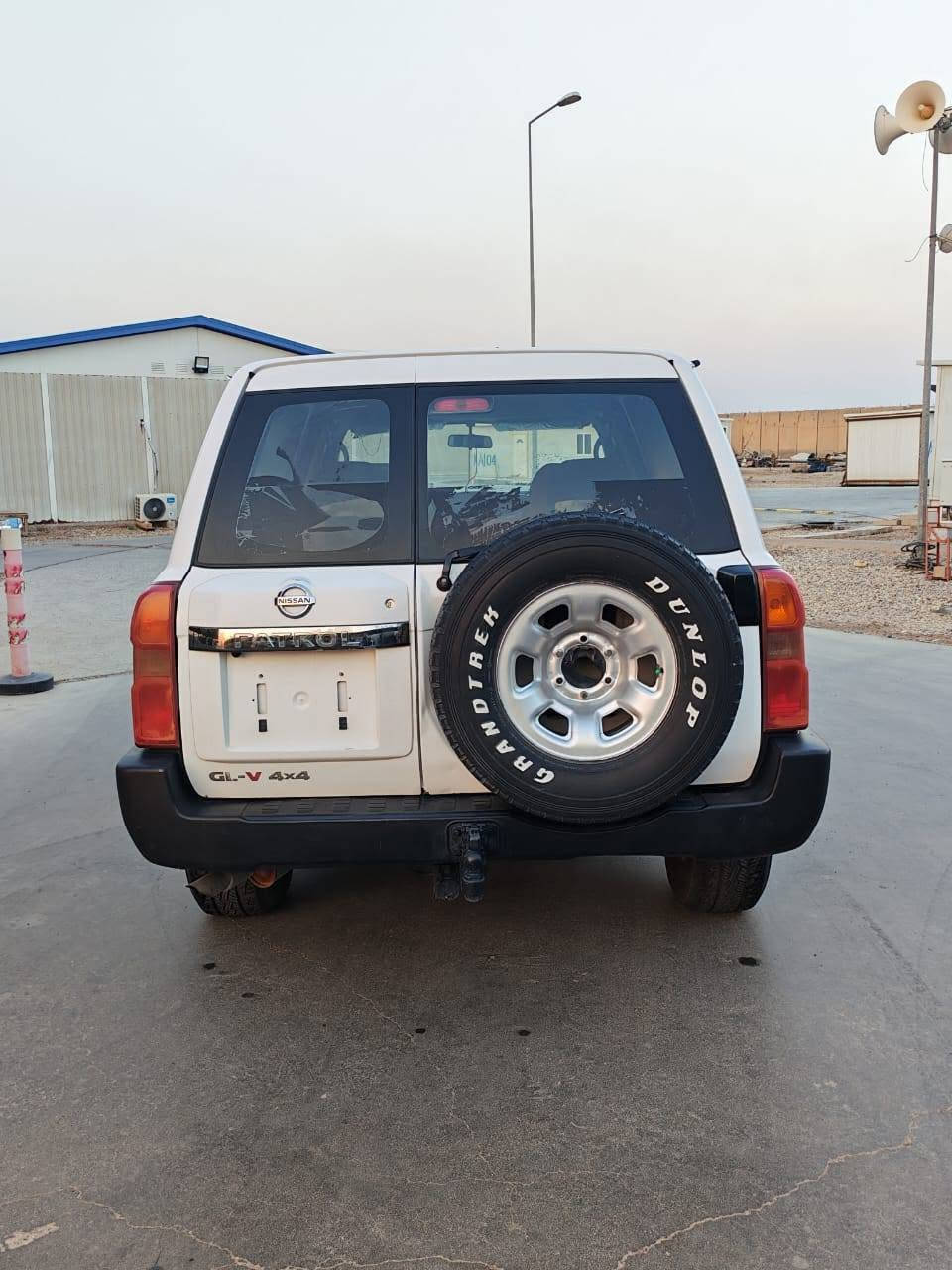 السلام عليكم سيارة نيسان باترول موديل 2008 مزاد وزارة الداخلية مكينه ومحرك مكفولات تخم تاير و تبريد شغال السيارة ادامه کامله معاملتها كامله من كل النواحي واصله للكمرك بس تدفع كمرك تجهز للترقيم للتواصل مع صاحب السيارة الاتصال على الرقم ***********موجود موجود واتساب واتصال

