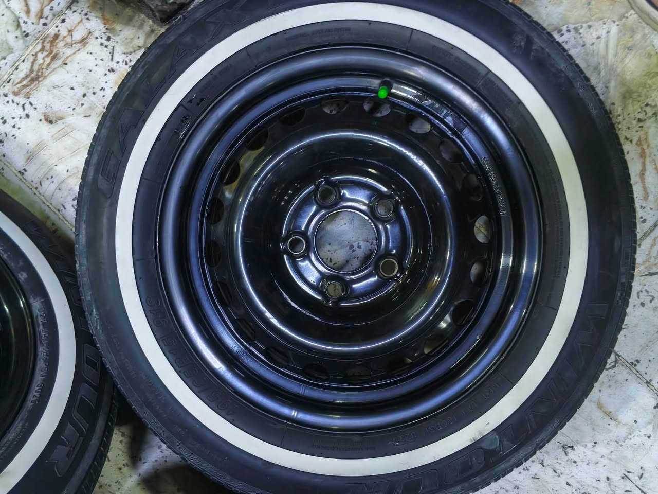 ويل ١٥ • ويل ٢٠ فتحة • تاير خط أبيض