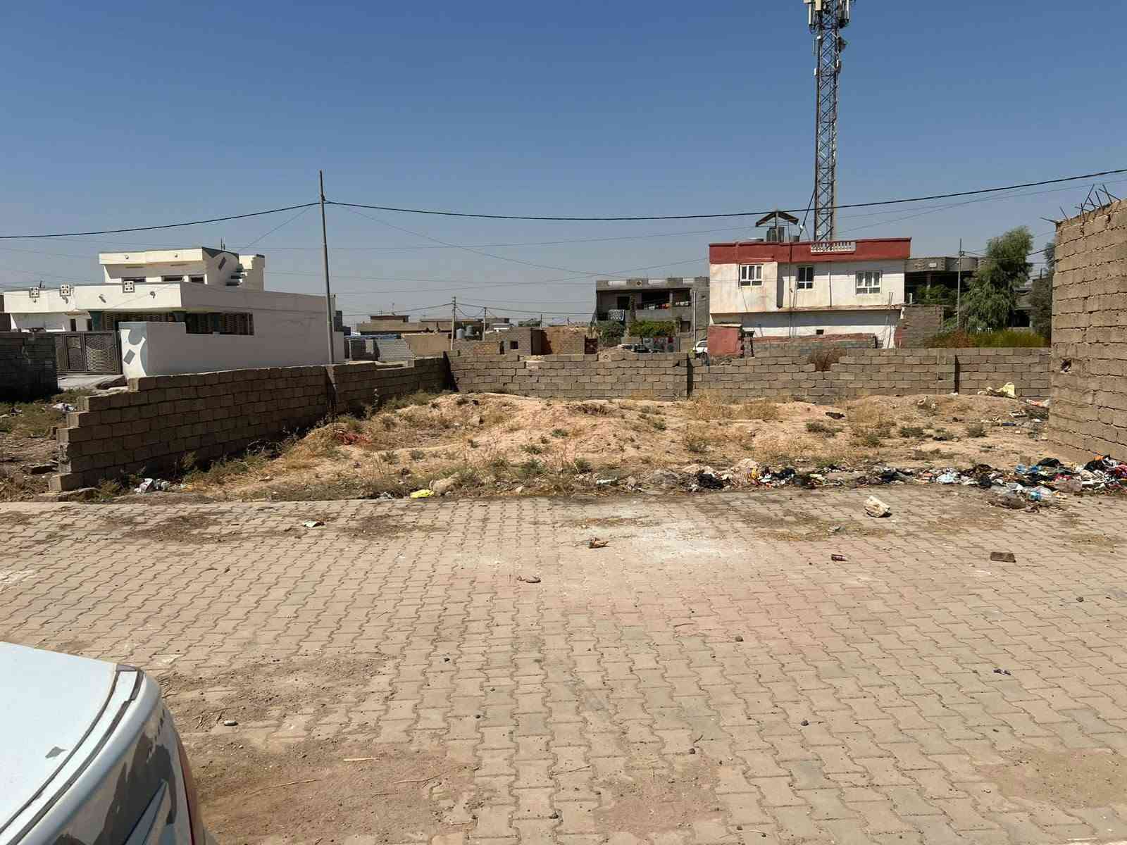 قطعة ارض تجارية ركن على ثلاث شوارع تقع على السايدين الرئيسي لعلوة الحلال والمرور قريبة من فلكة البكارة الواجهة  عالسايدين ٢١م المساحة الكلية ٣٢٠م المساحة بالطابو ٢٦٧ مع فضلة السعر ١٠٠مليون للاستفسار أكثر مراجعة مكتب الزغيت اوالاتصال على الرقم ***********
