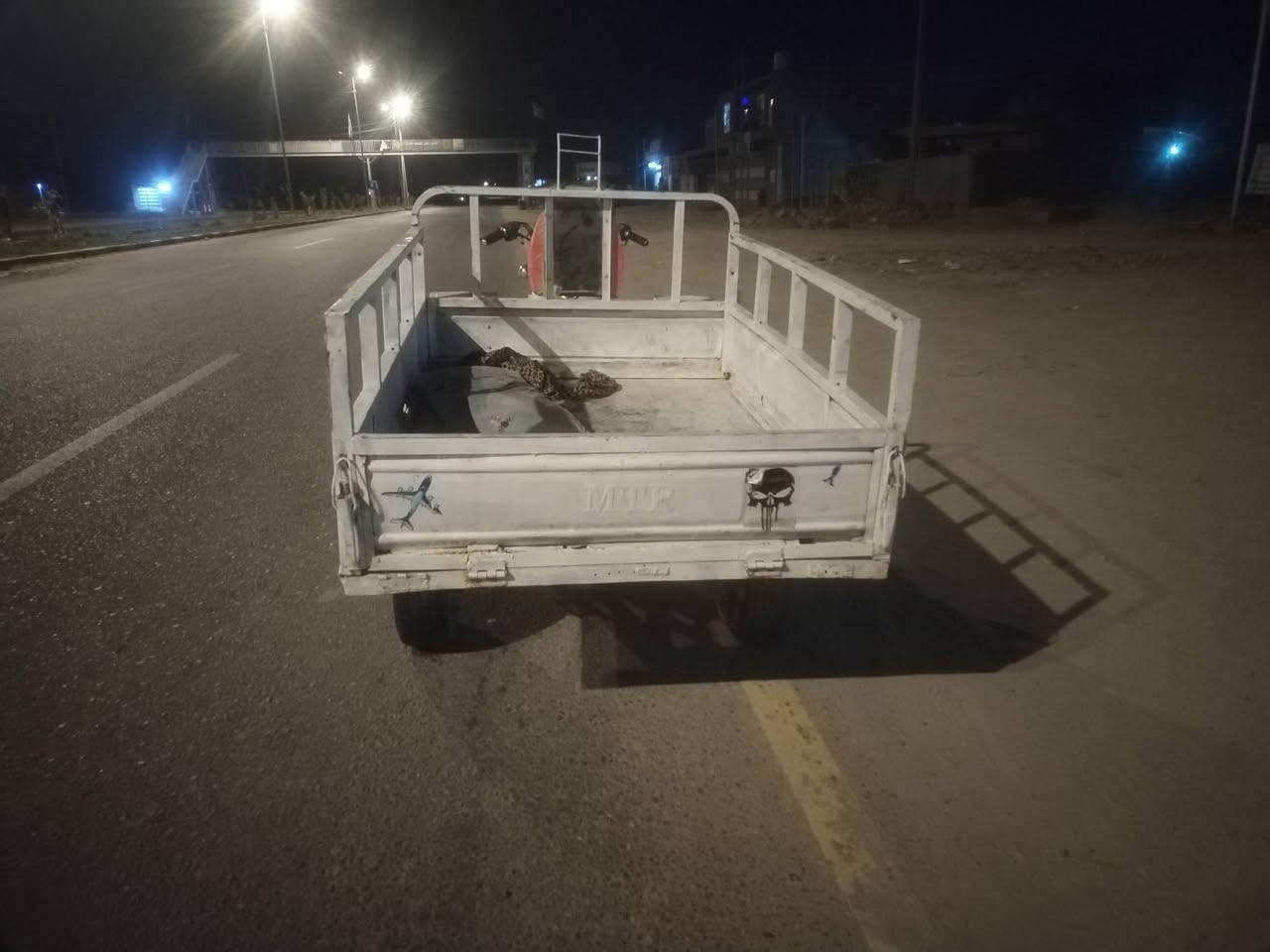 السلام عليكم ستوته للبيع موديل 9 ماكينه 23 اوراق اصولي مقفوله اوراق وركبه ستوته نظيفه سعر مليون وبيها مجال مكان حله ابو خستاوي الرقم***********
