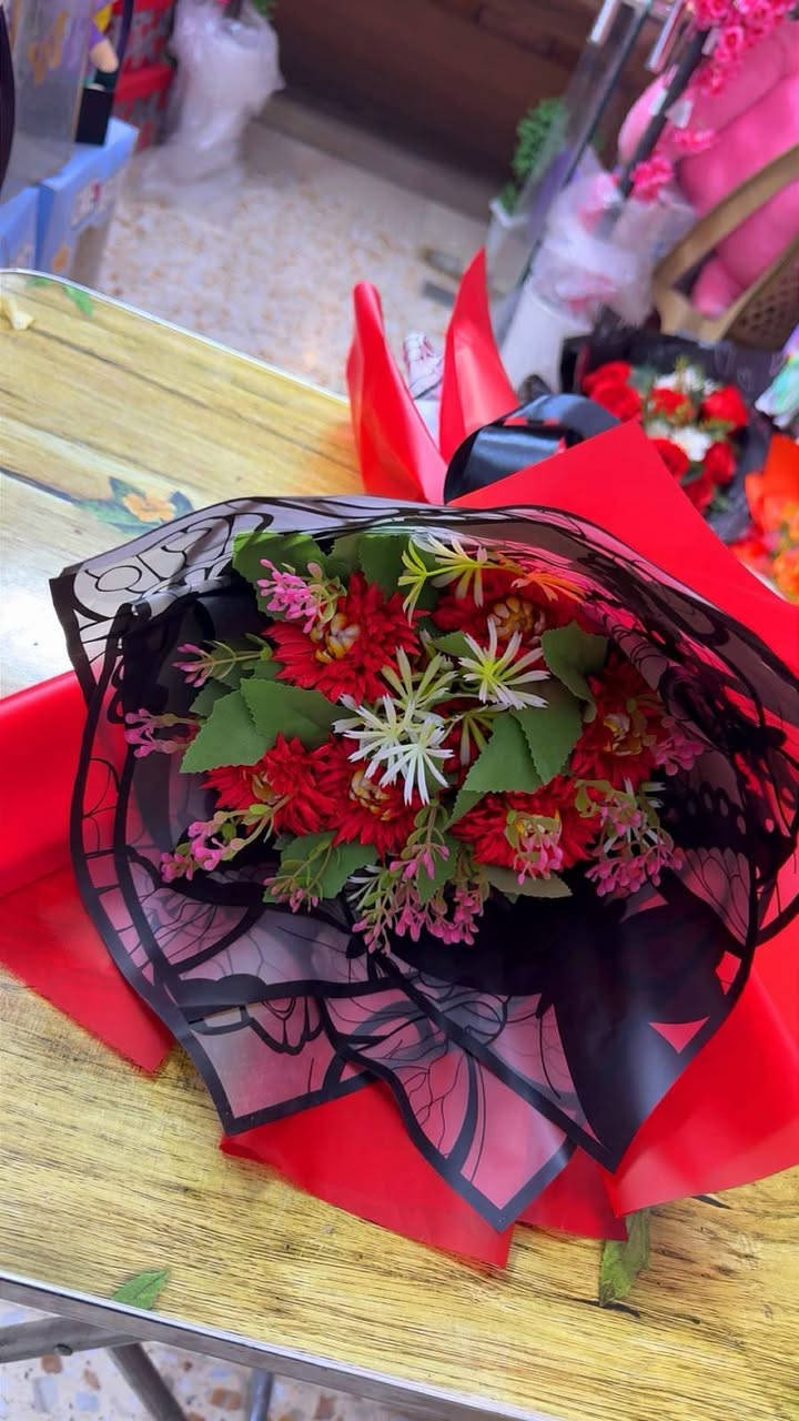 أجمل الورود لأغلى المناسبات تصلك لحد باب البيت! 🌸🌿
​سواء كنت تبحث عن ورد طبيعي أو ورد صناعي بتصاميم راقية تدوم للأبد، محلنا يجهزلك أحلى باقات الورد، بوكسات الهدايا،دباديب اكسسوارات وكوزمتك وتنسيقات المناسبات بتصاميم مميزة تناسب ذوقك.
​🚕 خدمة توصيل سريعة داخل المنطقة بـ 1000 دينار فقط!
​📍 موقعنا: سبع البور –شارع الألف  مجاور أسماك العامري
📩 للطلب والاستفسار: راسلونا عبر رسائل الصفحة (ماسنجر) أو عبر الواتساب على الرقم: ***********
​طلبك يوصلك جاهز ويزين أوقاتك
