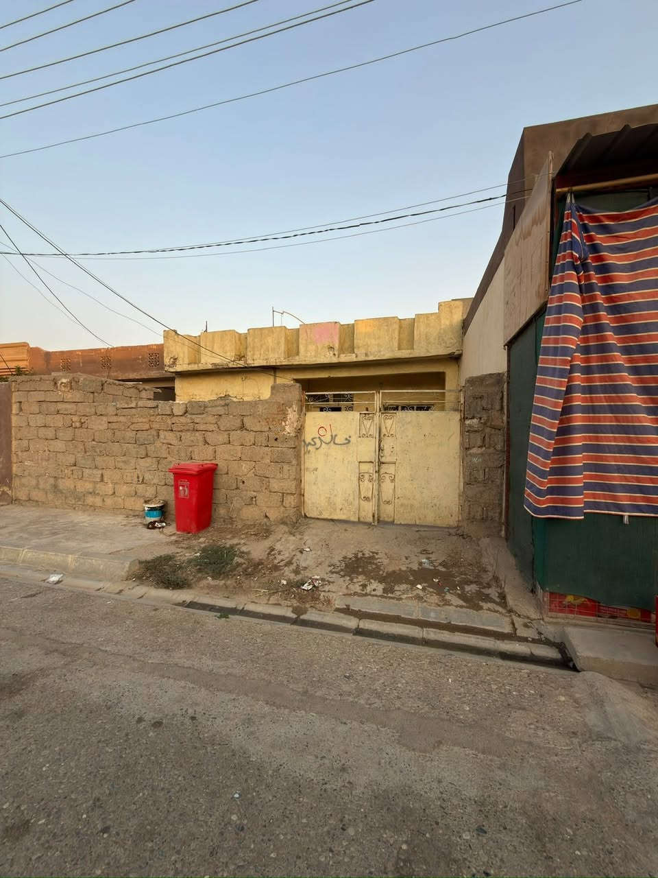 السلام عليكم 

بيت للبيع 

السعر 47 
 جدآ ممتاز وبي مجال وهلا بل كرايب 
الموقع 
الحي العسكري 
طابو صرف شرط التحويل 
المساحة٢٠٠متر 
للاستفسار الاتصال على الرقم التالي 
***********
***********
