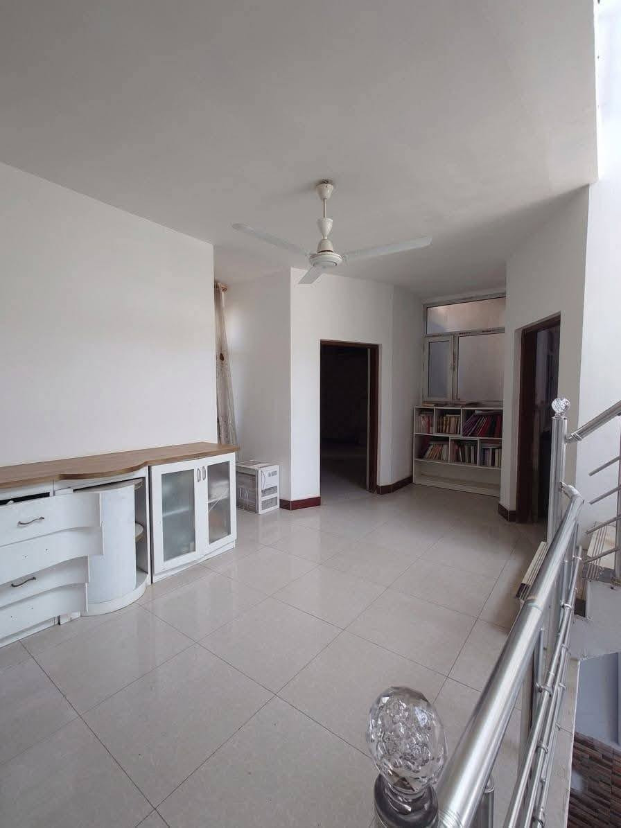 🏡 دار للبيع –بيع مستعجل _الدورة / محلة ٨١٦
🔹 نوع العقار: طابو صرف
🔹 المساحة: ٢٠٠ م²
🔹 الواجهة: ١٠ متر
🔹 الطول: ٢٠ متر
✨ تفاصيل الدار:
▪️ طابقين
▪️ ٦ غرف نوم
▪️ استقبال
▪️ هول داخلي
▪️ مطبخ
▪️ ٤ حمامات
💠 بناء حديث
💠 شبابيك ألمنيوم
💠 كامل الخدمات (تبليط، مجاري، كهرباء، ماء اساله، أرصفة )
📍 الموقع:
الدورة – محلة ٨١٦
نهاية سريع الدورة باتجاه بغداد الجديدة
دور النفط / مقاطعة ٨
📞 للاستفسار:
***********
