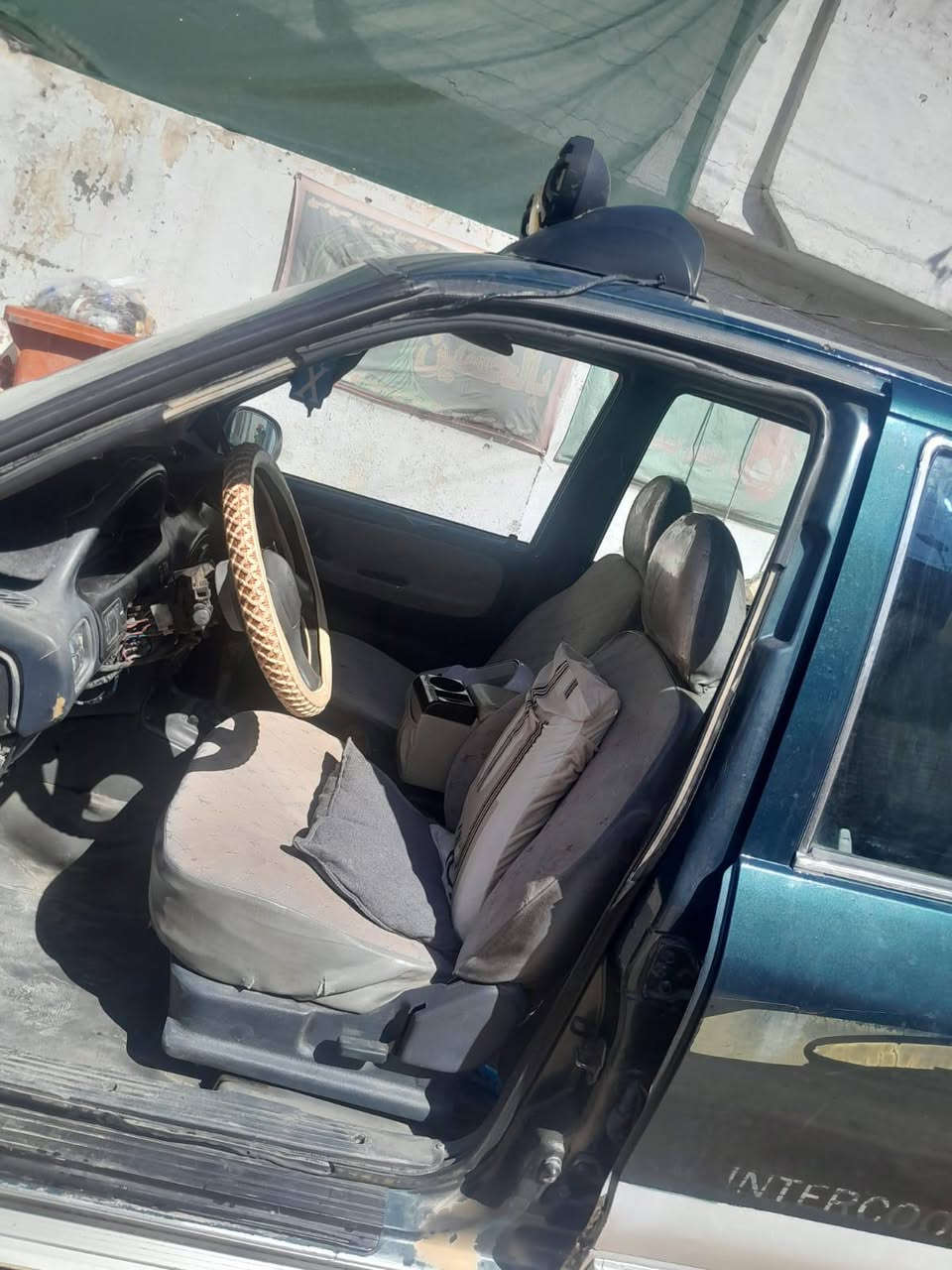 السلام عليكم 
كيا سبورتج موديل 94 رقم بغداد دولي سنويه لل2030 المكان بابل مالكها في بابل 
السياره خير من الله  مكينه بلادي 2000 مسكر وكير اوتماتيك كهربائيات كلها شغاله نقصها فقط التبريد بدون حادث مصبوغه قبل فتره للجماليه اللون زيتوني غامق 
السعر 35 او مراوس بسياره اوتماتيك متواجد عالفيس والخاص رقم الهاتف *********** واني خادم للجميع
