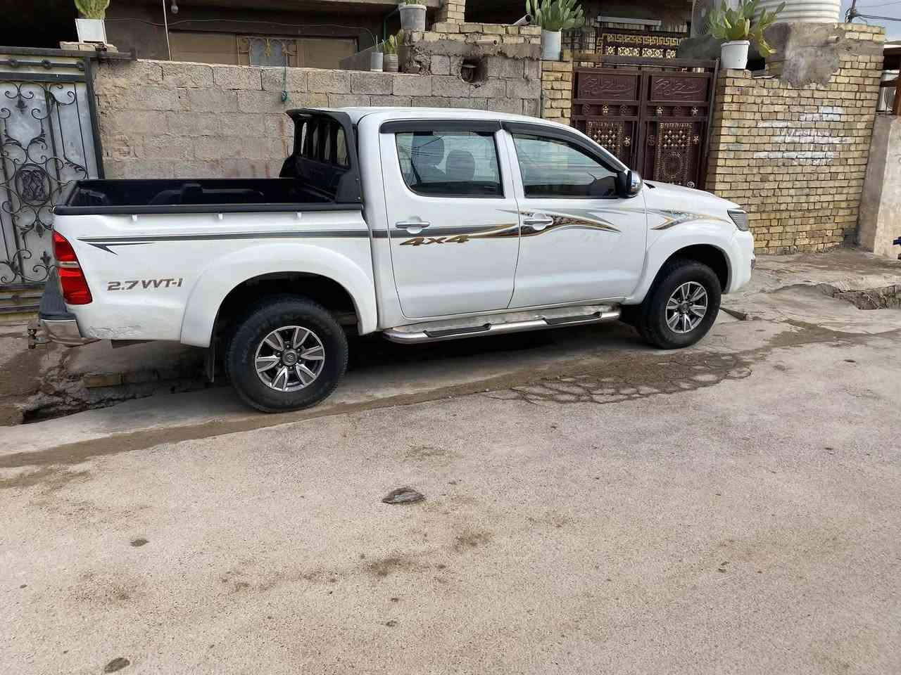 السلام عليكم 
بيك أب هايلوكس ٢٠١٣
رقم ديالى 
السياره بيها جفيه خفيفه جهة عكس السايق
شواصي والتكم الجوه والمحرك والگير كله كفاله
تبريد ثلج  
السياره عليها ادامه كامله فيتبم ونوزلات وبلكات 
الحداديه كلها جديده
السعر ١٥٥ وبيها مجال
***********
متوفر من ال١٠ صباحاً إلى ال١٠ ليلاً
