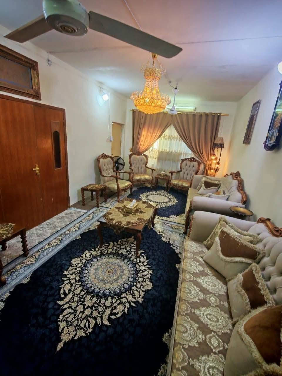 دار للبيع طابو صرف  بسعر ٢٨٠ مليون
📍 فرع مطعم محمد مندي – حي التعليب
المساحة: ١٢٧.٥ م²
واجهه ٨.٥ م - نزال ١٥ م

 طابق واحد يضم:
غرفة نوم، صالة، هول واسع، استقبال، حمام، تواليت، مطبخ، بيتونة، إضافة إلى تواليت خارجي.

🚶‍♂️ يبعد 10 دقائق عن الإمام بالسياره، 

فقط بيع بدون مراوس
#السعر٢٧٥مليون قابل للتفاوض

📞 للاستفسار والاتصال:
***********
***********
