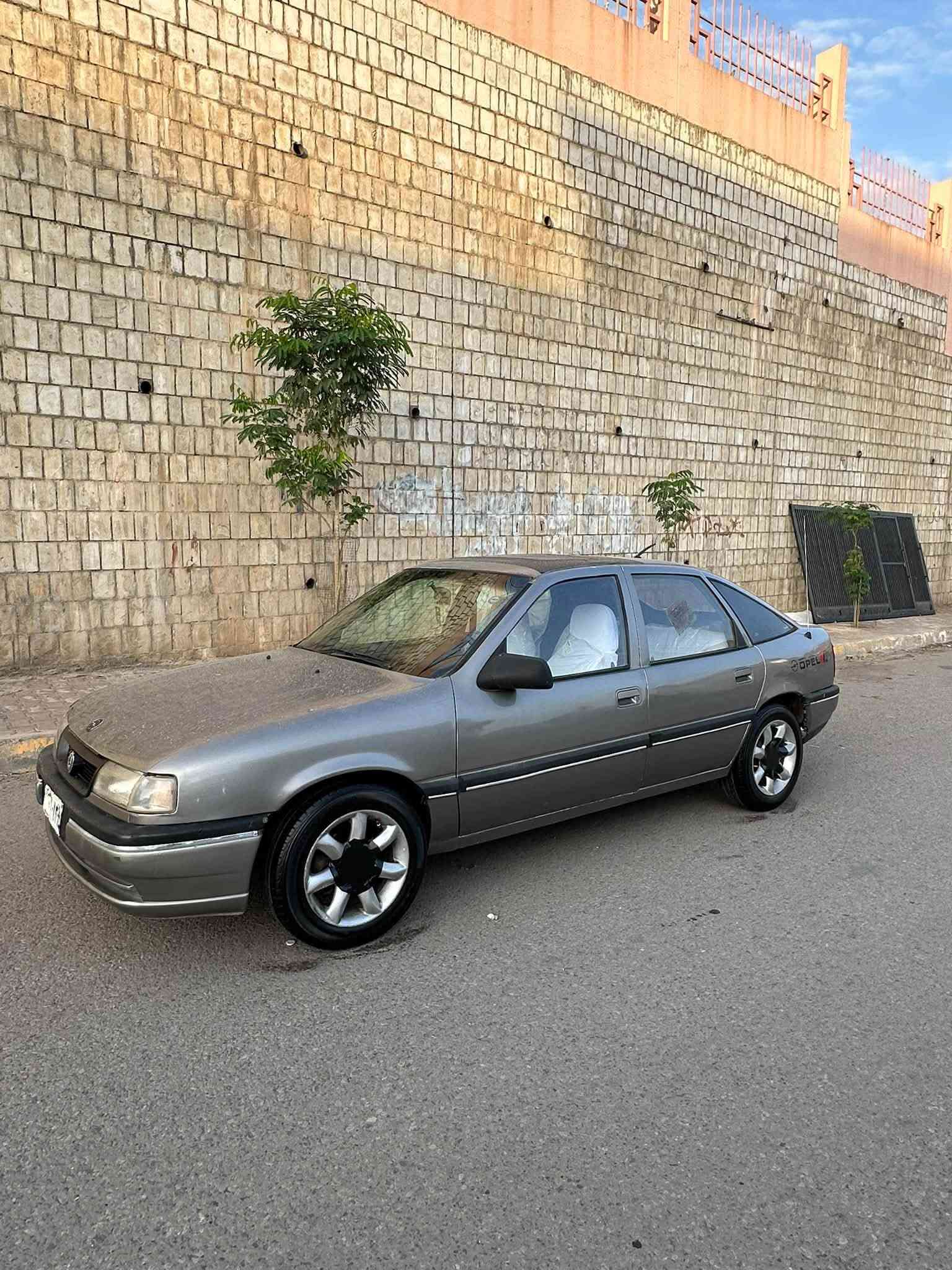 فيكترا • ١٩٩٠ • بنزين