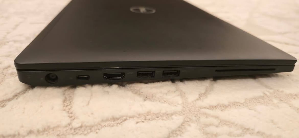 لابتوب DELL LATITUDE 7490
الجيل الثامن _ Core i7 
                                                           RAM 8GB DDR4
                                                           SSD256 GB
كارت شاشة داخلي 4GB
هيكل كاربون فايبر 
نظافة فوق 95% 
السعر ٢٥٠ الف 
هاتف : ***********
