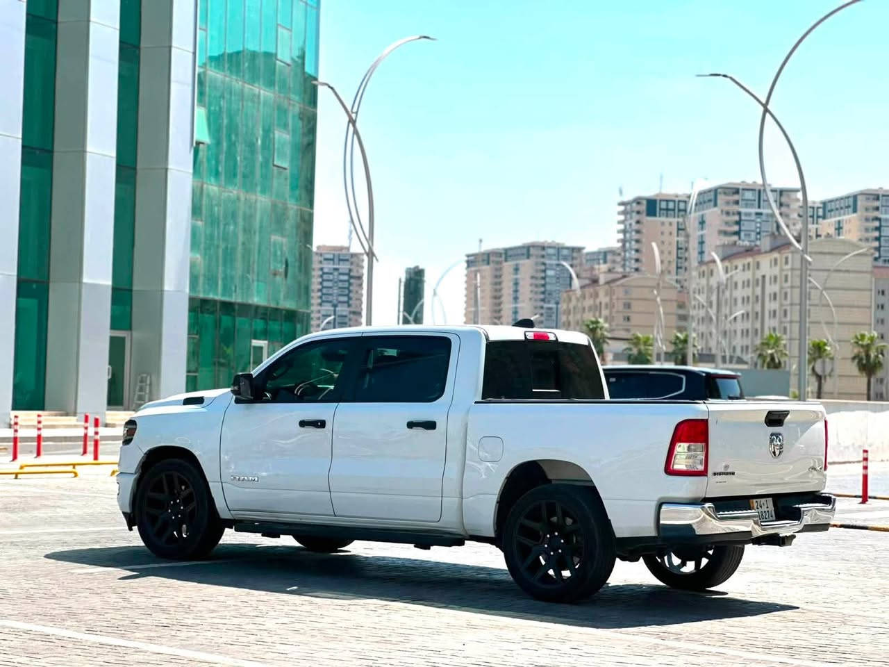 ٢٠٢٣ محدث ٢٠٢٥
✅ محرك 3.6L V6 eTorque
✅ قير أوتوماتيك 8 سرعات
✅ دبل (4×4)
✅ بودي قصير – باب كبير (Crew Cab)
✅ بصمة تشغيل
✅ تشغيل عن بُعد
✅ شاشة لمس 8.4 إنش
✅ Apple CarPlay & Android Auto
✅ كاميرا خلفية
✅ مثبت سرعة
✅ حساسات خلفية
✅ جنوط ألمنيوم
✅ تحكم من المقود
✅ زجاج ومرايا كهربائية

حالة السيارة:
🔹 بدون إيرباكات
🔹 حافة بونيد صبغ
🔹 جاملغ صبغ 
🔹 باب صبغ
الواتس اب : ***********
💰 السعر: 275$ ورقة وبيه مجال للمشتري.
مرقم شرط تحويل وكالة يوم واحد
