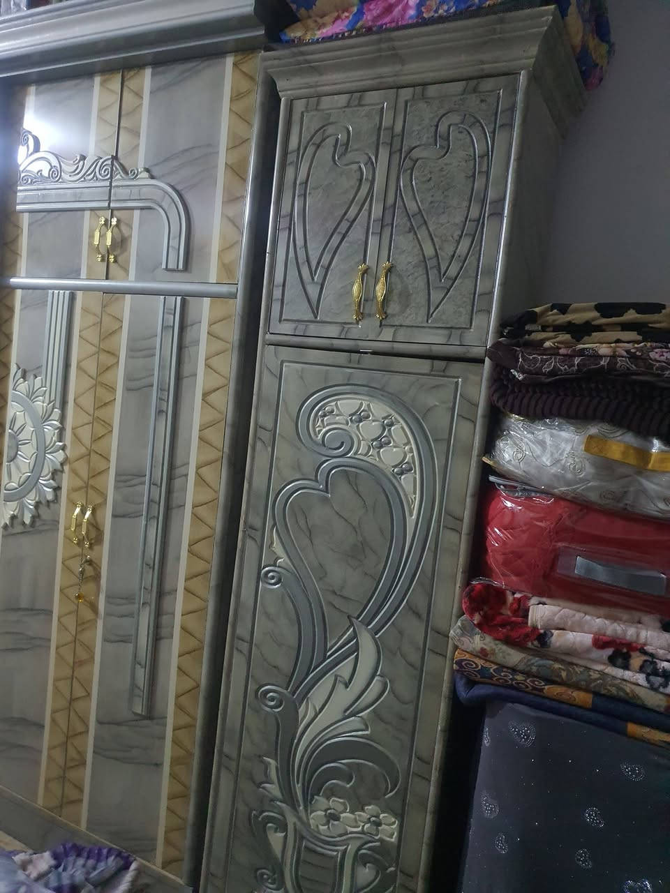 ني. غرفه البيع مستخدم قليل جديده كلش البيع خذتهه مليون ونص وريدهه ب700 وبيهه مجال قليل مكاني رفاعي ***********
