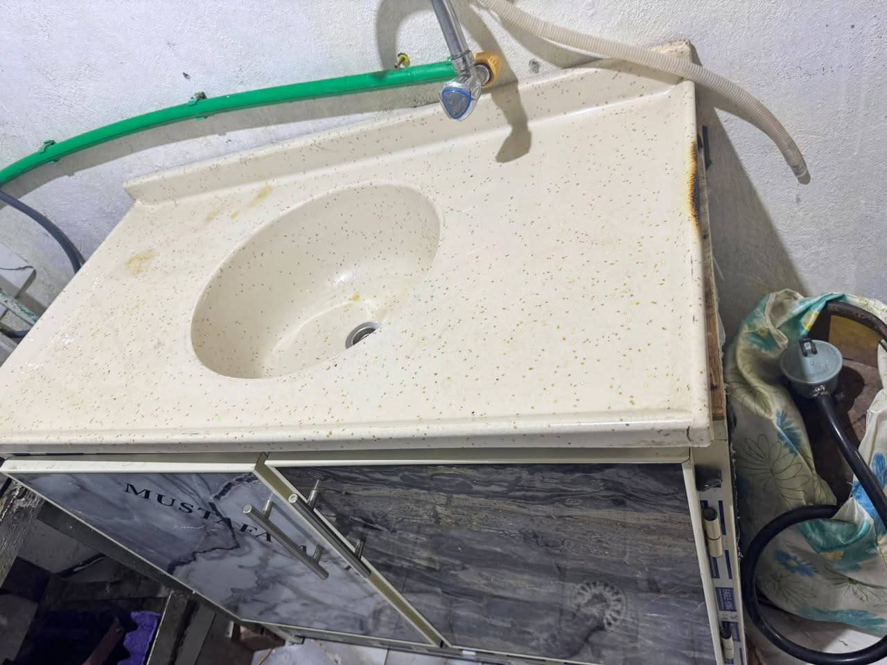 سنك ٨٠ 
فلتر ٧٠
طباخ ٣٥
