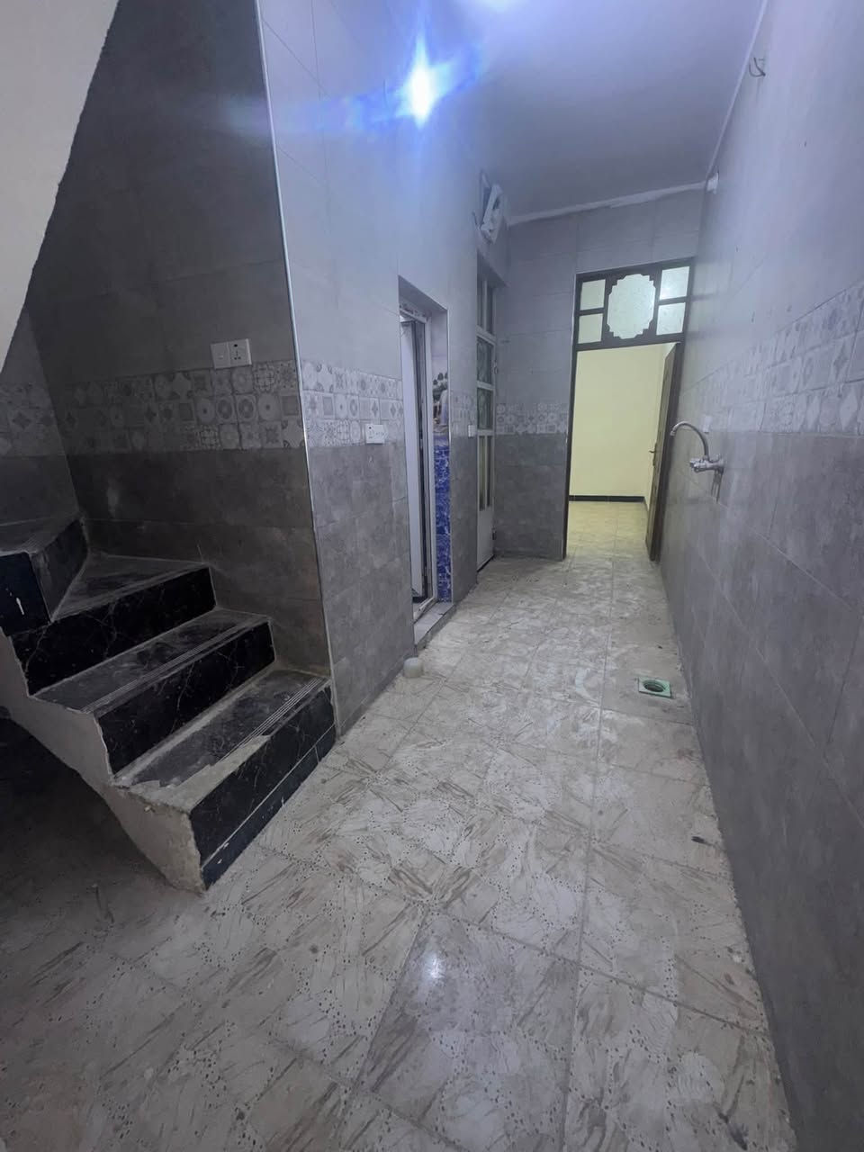🏠 عقار مميز للبيع - فرصة لا تعوّض! 🏗️
ملاحضه / العنده عقار 🏡#للبيــــــع ويريد يبيع  #دزولنه كافه التفاصيل العقار مع ذكر السعر ورقم التلفون ☎️وان شاء الله باقرب وقت ينباع يمنه 🤲❤️
————————————————-
🔸مشتمل للبيع زراعي سند25 قرار محكمه 
وكاله بالعقار ومكاتبه اصولي طابو زراعي
50متر الواجهه 4م والنزال 12،5م
بناء سنة 2024🔑 تسليم مفتاح تكمه كامل مكمل

🔸الطابق 1️⃣استقبال ومطبخ وخدمات وغرفه نوم
     الطابق 2️⃣غرفتين نوم وخدمات وبلكونه 
     الطابق 3️⃣بيتونه كبيره وسطحين امامي وخلفي
 
🔸موقع العقار ممتاز جدا📍الشعب بدايت شارع الصحه خلف جامع السلام عرضه 15 ورصيف عريض عرضه 2م        
 .+ مناسب جدا لحك قبل لاينباع

🔸السعر: 90 مليون وقابل للتفاوض 

🔸وفارغ وجاهز للسكن او للاستثمار اذ حبيت تستثمره اجره الك اقل شي ب500الف ايجار سريع 💨
البيت كامل ومابي اي نقوصات من فضل الله فقط الواجهه والواجهه راح تكون #هديه للبيت الواجهه تكمل تصير مرمر درجه اولى بعد الشراء

مكتب ابو علي الدراجي للعقار 🏛️
المكتب مجاز رسميآ _وؤكيل منصه عقاريه ✅ 
 الشعب-نهايت شارع الصحه-مقابيل كرزات ركن الصحه 
***********📞
***********📞 ‭
***********📞
