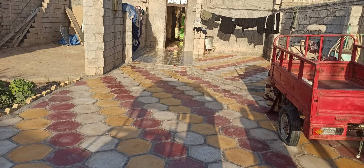 سلام عليكم بيت زراعي البيع مساحته 250متر مكان حي الفلاح قرب حقل الغاز يتكون من غرفتين وصاله رقم ***********تصال
