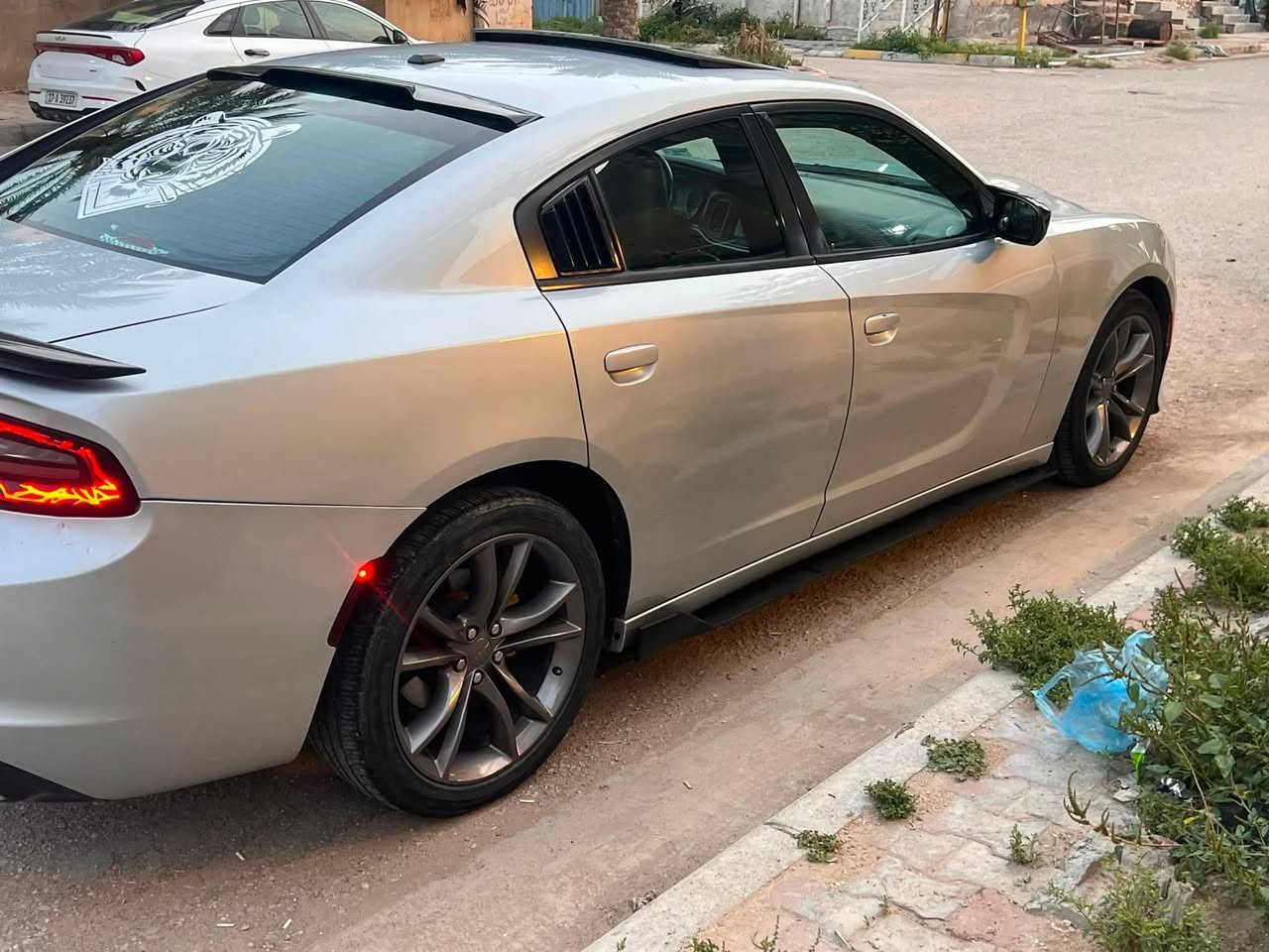 جارجر sxt plus  2021 فول الفول 1/1 اعلى مواصفات
مكينه 6v على وضع الشركه 
كشنات رياضي جلد حضن بلادي 
تدفه تبريد كشنات 
استيرن تدفه 
كشنات كهربائيه 
خزن ميموري حفظ وضعيات القياده 
مري قلاب عند الرجوع 
المقاعد الخلفيه  تدفه 
فتحه سقف 
مثبت سرعه
دخول ذكي 
تشغيل عن بعد  
تشغيل بصمه 
شاشه كاربلاي 
حساسات خلفيه 
كامره خلفيه دواره
تو ويل (دفع خلفي ) البلاص معروف بلقوه 
وبيها اهوي مواصفات بعد 
تخم تاير جديد عليها 
حادثها شويه من البنيد جدا بسيط 
كير مكينه شواصي على وضع الشركه 
رقم بغداد باسمي 
سياره جدا نضيفه وخواتها قليلات 
السعر  238
مكاني كربلاء 
فقط اتصال ما متواجد على الفيس 
***********
