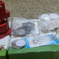 كابسة بروشات جديده مع ملحقاتها  السعر 50 الف وتوصيل مجاني 07803400689