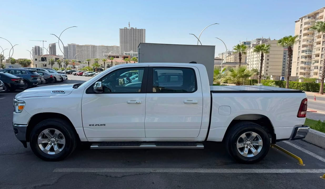 السلام عليكم
2024 Ram 1500 Laramie 4X2 5'7 Box
السعر  29000$
لون أبيض
ماشية 9 ألف mi
 رقم الشاصي 1C6RREJT9RN218853
بصمة  + تشغيل عن بعد 
باب طويل وبدي قصير المرغوب
محرك 5.7 هيمي 8 سلندر
هاند بريك كهرباء 
بصمة الابواب الامامية 
شاشة 
المراية الجانبية كهرباء شفط 
كشن تدفئة و تبريد ❄️
الكشنات جلد + تحكم كهرباء مع خرن الوضعيات 
بلوجكترات LED 
نظام ايكو اقتصادي
حساس ضغط الاطارات 
كامرة خلفية 
غلاف البدي + الدوسات الجانبية 
تحكم ستيرن كامل + gear limit
نظام صوت ابيني عالي و نقي 
انارة داخلية زنون   
‎صورة الحادث موجوده مع الصور السيارة بدون صبغ تكحيل الجاملغ الامامي طرف يسار + تكيل بدايه البنيد + تعديل بدايةراس الشاصي طرف اليسار+ أيرباك الدشبول والستيرن
الفحص المروري والهزة جاهزة باقي بس تترقم باسم المشتري 
مكان السيارة أربيل 
***********
***********
