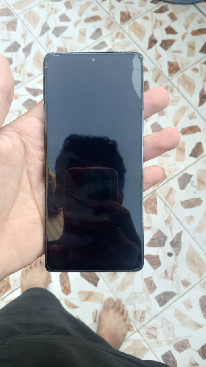 السلام عليكم انفنكس جي تي 20برو 5g الشاشه 144هيرتز الجهاز نضيف ما مفتوح ولا مبدل اي شيء فقط الفطر البضهر وما مأثر على اي شيء نهائيا السعر 180 وبي مجال الرقم واتساب *********** ملاحضه 120fps فول سلاسله
