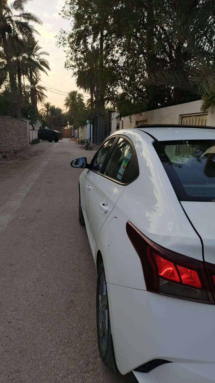 هونداي اكسنت  2023 وارد خليجي 
بيه ثلاث قطع رش بدون دواخل
مواصفاتها فول
فتحه سقف
شاشه كبيره
تحكمات ستيرن جهتين 
اشاير بالمري  
مري شفط
حساسات خلفيه 
ماشيه  95الف 
تبريد قطعتين 
ويل كب اربعه دسك
كامره دواره
محرك 1600 دوش 
كير اي تي بلادي
نظام اي بي اس 
نظام ايكو اقتصادي بانزين 
السياره جديده 
السياره رقم بغداد وباسمي 
السعر 112
للاستفسار ***********
