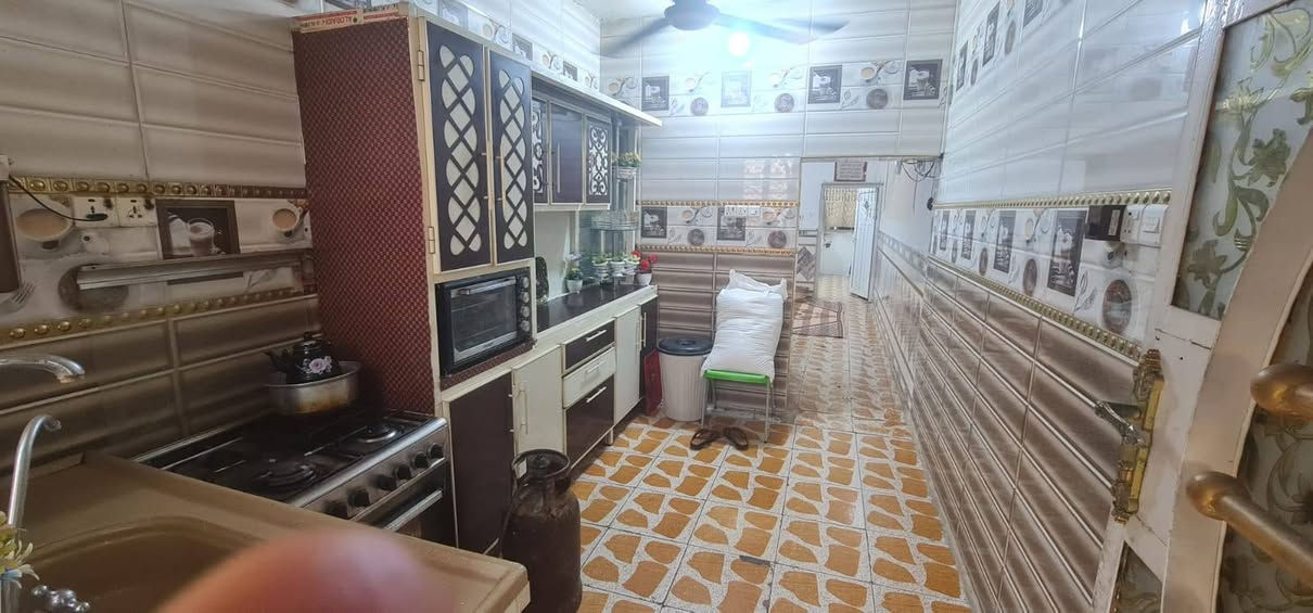 يت للبيع منطقة ابو رمانه خلف مركز الشرطه المساحه ١٣٠ قاطين الأرضي صحيات حمام خارجي وداخلي واستقبال ومطبخ وصاله وغرفه . والقاط الثاني ٣ غرف . السعر
بيت للبيع منطقة ابو رمانه خلف مركز الشرطه المساحه ١٣٠ قاطين الأرضي صحيات حمام خارجي وداخلي واستقبال ومطبخ وصاله وغرفه . والقاط الثاني ٣ غرف . 
البيت عكادة ونضيف سنة البناء ٢٠١٦

السعر ١١٠ وقابل للتفاوض بالمعقول ( لطفاً اذا ما يعجبك لا تعلق وتكسر حلال العالم وتعليقك يعكس اخلاقك ) اي استفسار الاتصال على هذا الرقم *********** واتساب او اتصال
