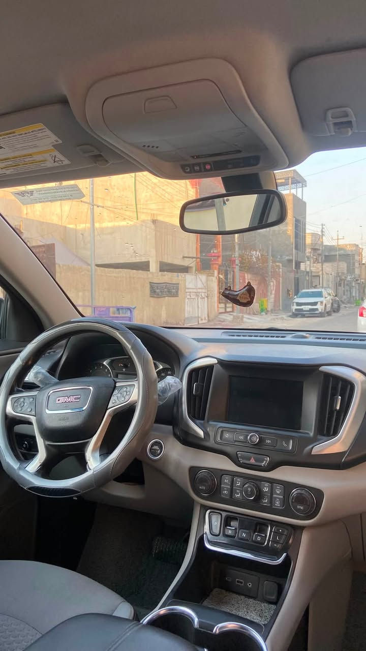 السلام وعليكم جمسي تيران موديل ٢٠١٨ بيها نسبه غرق للدوسة تعمل وتسير وبيها حادث ب العراق بالبرانكيت والباقي كفاله تبريد تلج حدادية تايرات كامرة شاشه تحكم ستيرن السعر١٢٥ مكاني البصرة الامن الداخلي ***********
