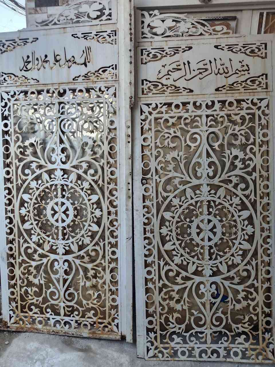باب للبيع قيم واخذ عرض 2متر ٦سم مكان بغداد وره سيطرة الشعب القديمه منطقة الاصلاح ***********

