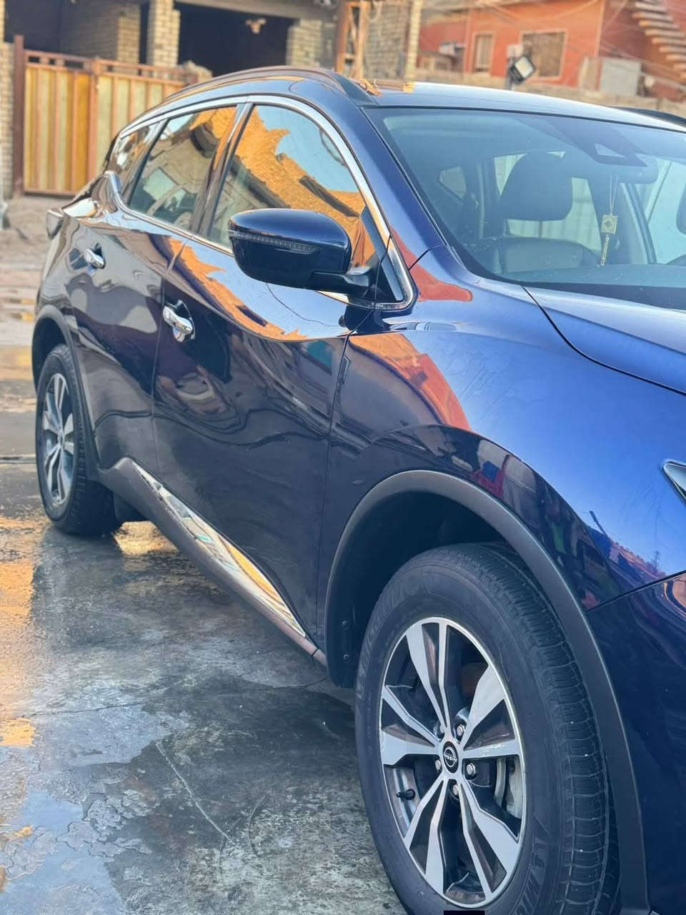 السلام عليكم 
بيع فقط نيسان مورانو محرك 3500 6V
مواصفات SV
كشن كهرباء عدد2
بصمة تشغيل وبيبان تشغيل عن بعد 
كشن جلد 
رادار 360 درجة 
حساس امامي خلفي 
حادثها بصيط كما موضح بالصور 
سنوية وهزة جديدة بسمي مكاني بغداد حي اور السعر 140 وبيه مجال ***********
