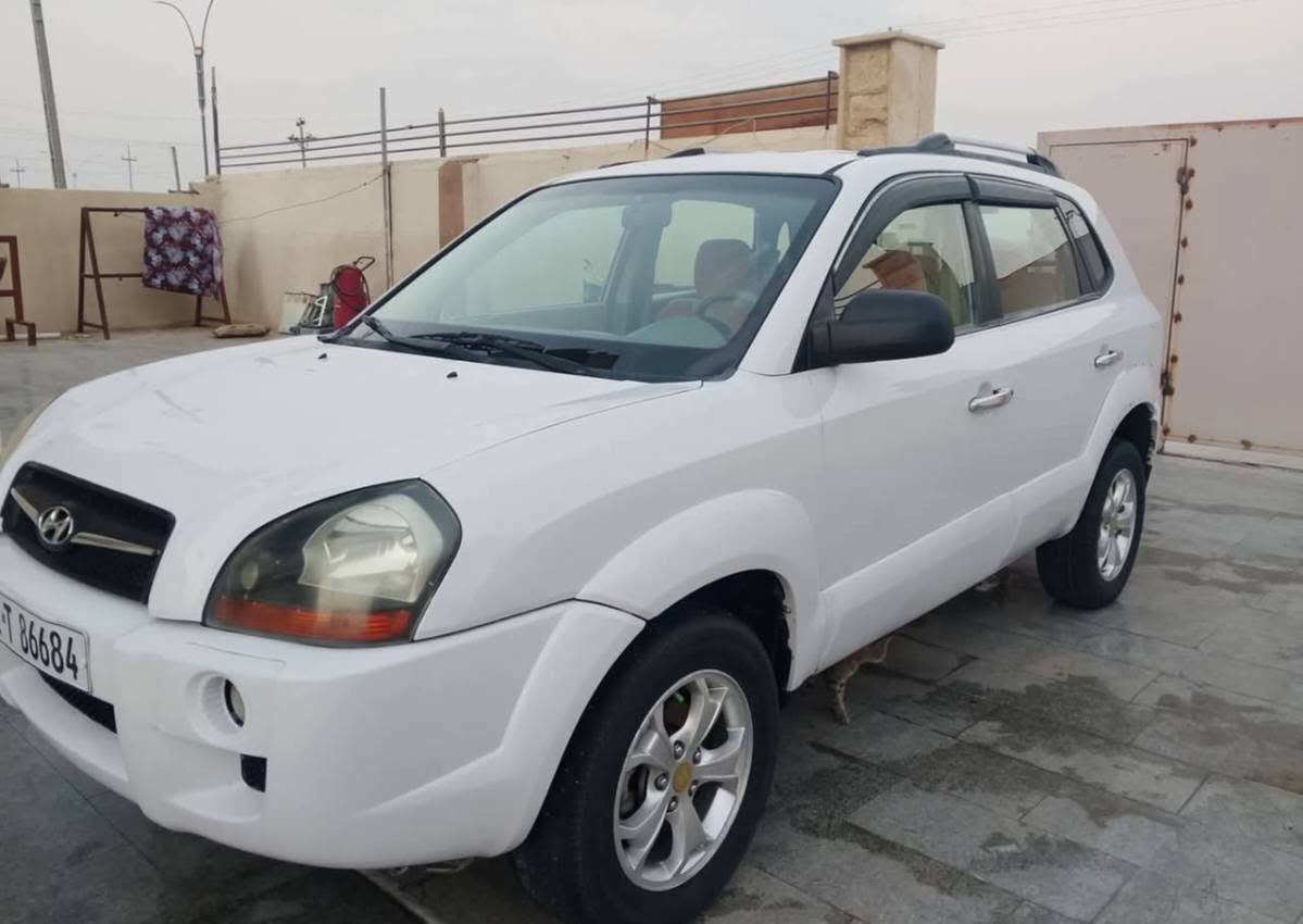 سلام عليكم توسان موديل 9خليجي
مكفول من الصبغ بيها مكانات بارد 

كير محرك صدر امامي خلفي كلشي جديد 

للبيع او مراوس كورلا  السعر (95)بيها مجال شي قليل 

مكان السياره صلاح الدين/بيجي 
شراي اتصل على رقم
‏‪***********‬‏
