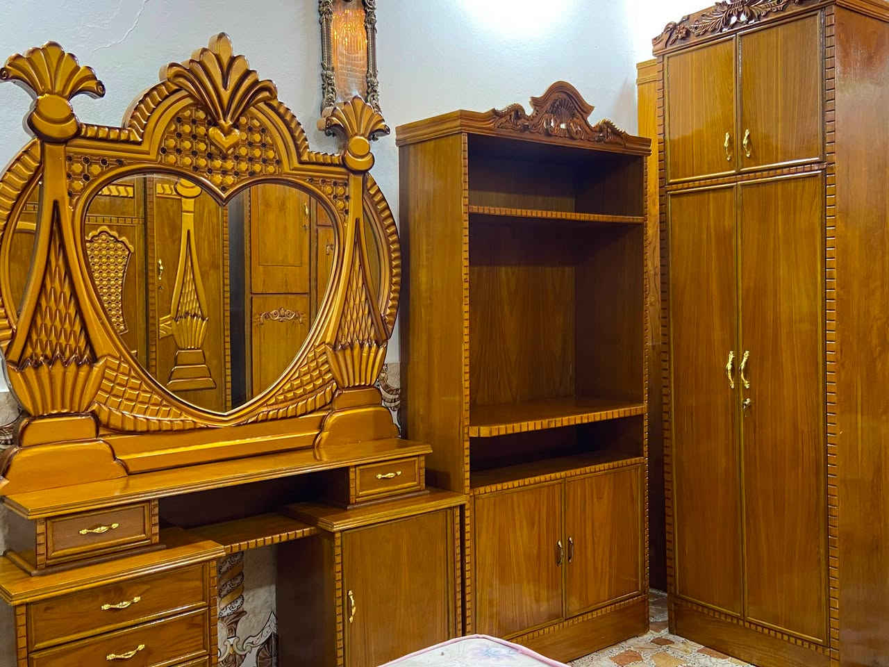 يوجد غرفه نوم صاج عراقي شرط حطاطه الوجه ٥ملم نضافه فول خشب كبس السعر مليون و١٥٠ للاستفسار الاتصال على الرقم ***********
