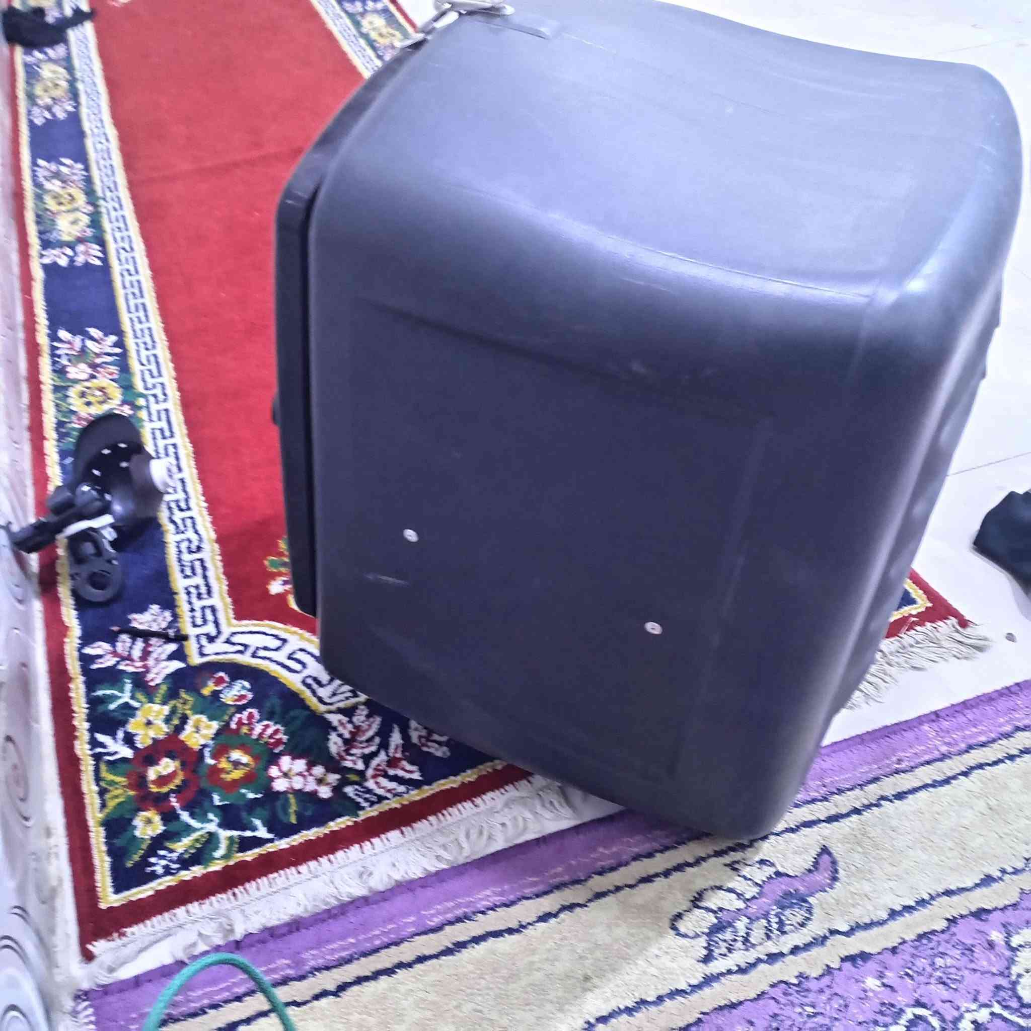 السلام عليكم صندوك دلفري جديد مستخدم بس سبوع ريده 40 عنواني ابو الخصيب حمدان رقم ***********
