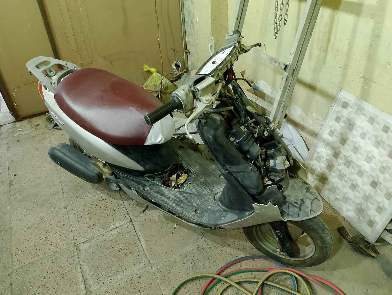 فقط كفرات مكسره الباقي بلاد شلعه معدل كلشي بلادية كليو متر شغال حتى صندوق على السويج كابريتر اصلية اشاير كله مال رمبة  ب 180 مكاني شعب نهاية الفورتات ***********وتساب فقط ابو ال 100 اعبر المنشور تحياتي
