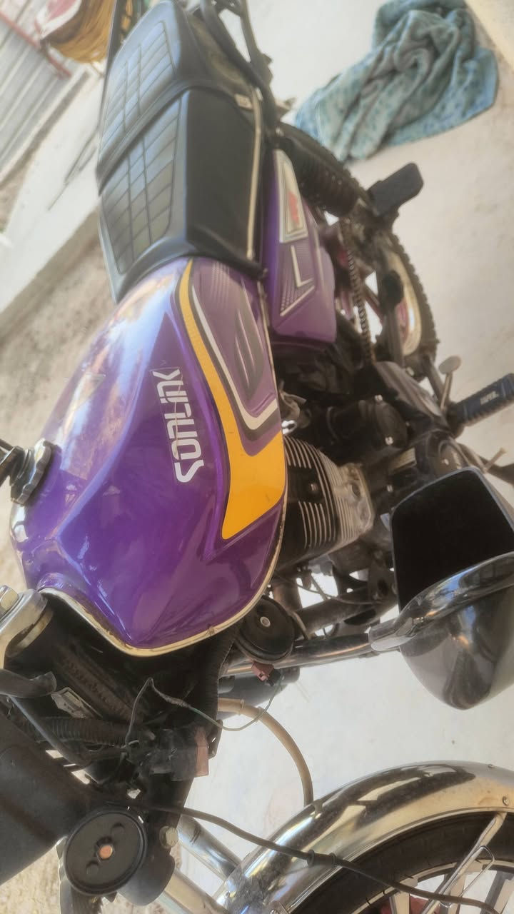 سولنك سيفان للبيع 200cc
موديل 2025 ختم المحرك

كفاله كير ومكينه وشلعه الدراجه نضيفة وخير من الله مال شغل وجناي تاركها بالبيت 

ملاحضة اوراق سكنر

سعرها 600 وبيها مجال لاخوتي الطيبين مكانهه شجيرية

للتواصل واتس اب واتصال ***********
