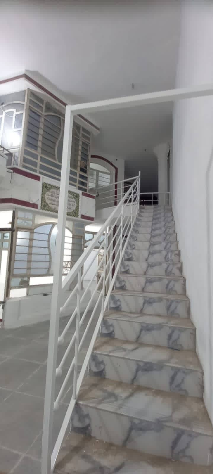 طابو صرف • ٣٠٠م • ٤ محلات مؤجرة