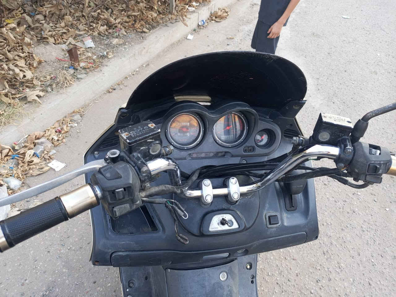 فورزة 06 لو ذهبي شغالة مكينة لاصرف ولاتبخير جنطة ابلادية باتري جديد بية نواقص بسيطة لايت امامي هورن كيلو متر كيج بانزين الكلج الخلفي صوت خفيف بس شغال مكاني بغداد زعفرانية السعر 350 مستعجل على للبيع او مراوس الاتصال ***********

