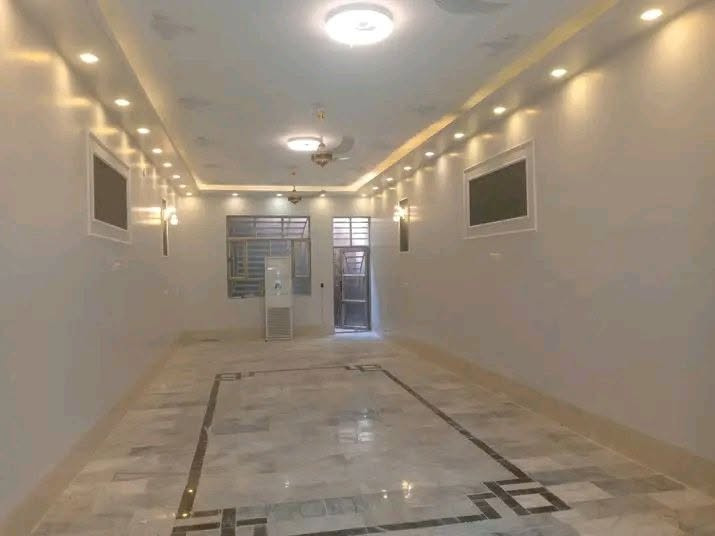 اذا عندك غرفه تعبانه بيها تصليح رطوبه تصلح وتنصبغ تستلم جاهز نشتغل  خارجي داخلي معالجة الرطوبة 
100متر داخلي خارجي 200الف  صبغ الغرفه مع التصليح 35الف صبغ 25الف بس عمل عليك المواد
وات ساب ***********
